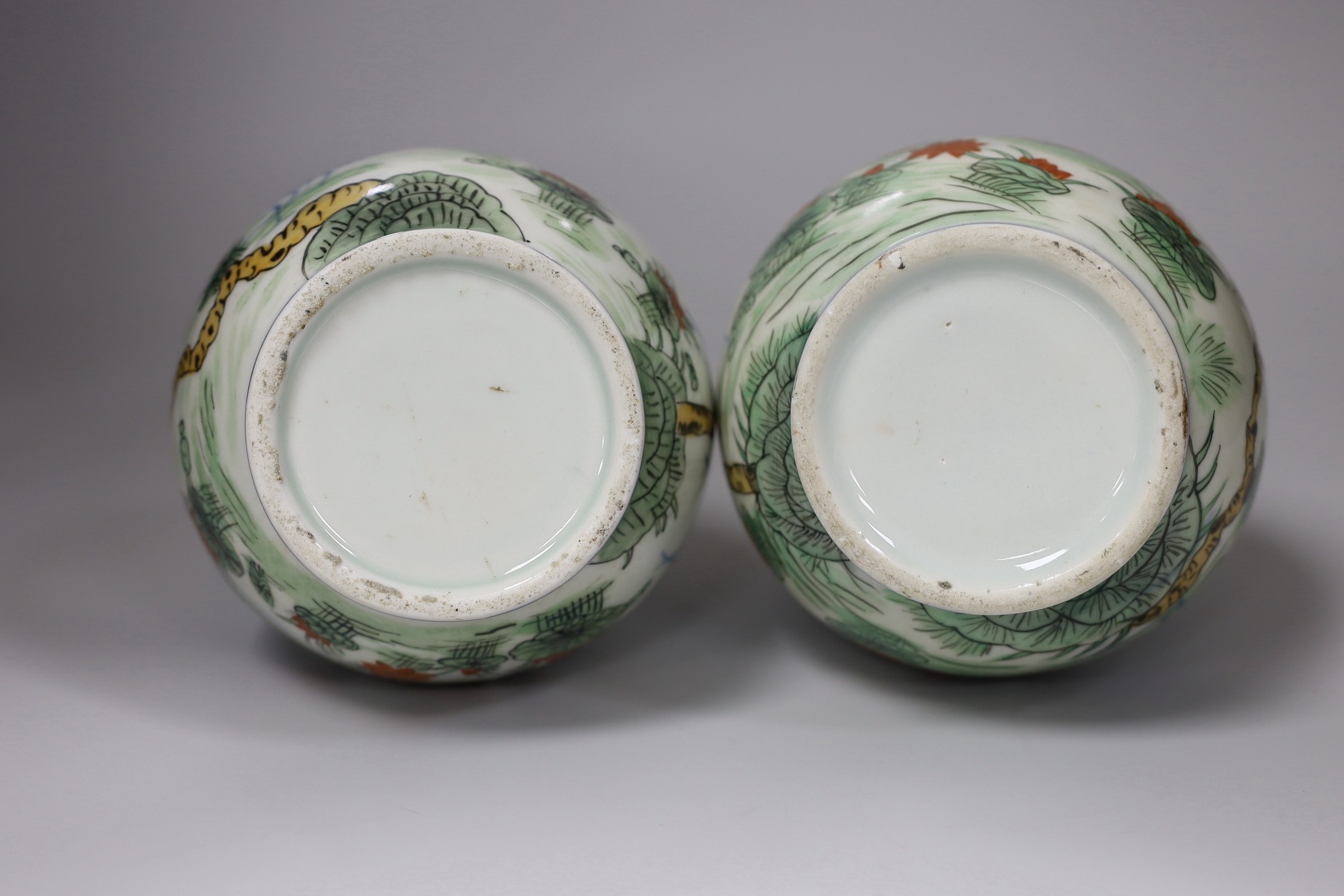 A Chinese style armorial bowl, pair of Chinese clobbered vases and a blue and white plate